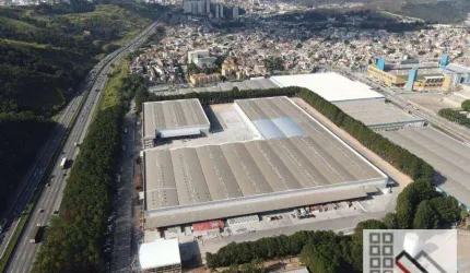 GALPÃO (8.595m²), 12 BANHEIROS, 21 VAGAS. AO LADO DA RODOVIA CASTELO BRANCO