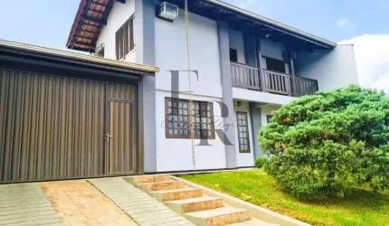Excelente Casa com 3 Suítes, Piscina e Edícula ? 245m² de Conforto