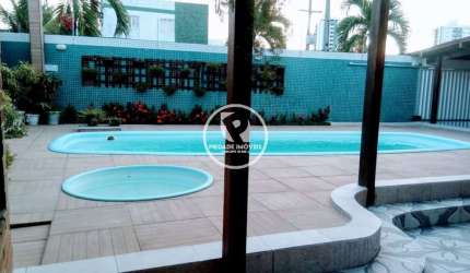 Espaçosa Casa de 3 Suítes com Salão de Festas e Piscina em Candeias
