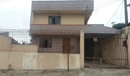 Sobrado com 02 quartos no Sitio Cercado