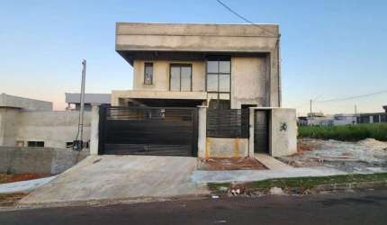 Sobrado para Venda em Guarapuava, Alto Cascavel, 3 dormitórios, 1 suíte, 2 vagas