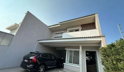 Sobrado para Venda em Guarapuava, Santana, 3 dormitórios, 1 suíte, 2 vagas