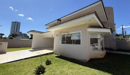 Imóvel Comercial para Locação em Guarapuava, Trianon, 3 dormitórios, 1 suíte, 3 banheiros, 4 vagas