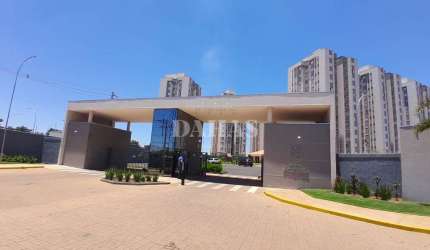 Apartamento em Cristiano de Carvalho  com área de lazer