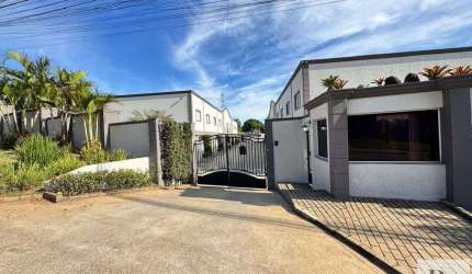 Casa em Condominio Villa com 2 suítes, espaço gourmet, piscina e playgraund