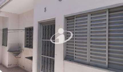 Casa com 1 quarto para alugar no Umuarama, Uberlândia  por R$ 800