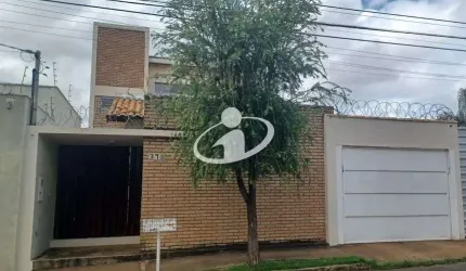 Casa com 3 quartos para alugar no Jardim Karaíba, Uberlândia  por R$ 4.100