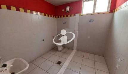 Casa comercial com 3 salas para alugar no Tabajaras, Uberlândia  por R$ 3.500
