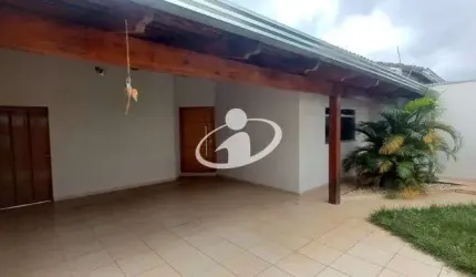 Casa com 3 quartos para alugar na Cidade Jardim, Uberlândia  por R$ 4.000