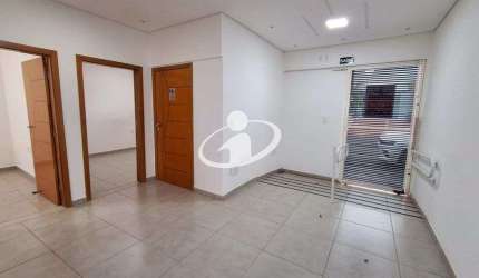 Casa comercial com 3 salas para alugar no Lidice, Uberlândia  por R$ 2.900
