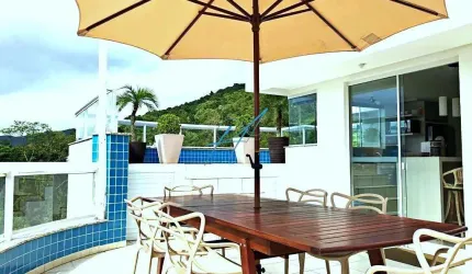 Cobertura à venda em Bombinhas, Distrito de Canto Grande, com 3 suítes, com 139.2 m²
