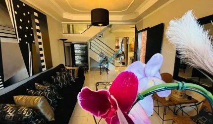 Sobrado à venda em Maringá, Jardim Real, com 4 quartos, com 234 m²