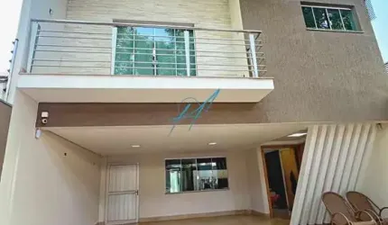 Sobrado à venda em Maringá, Zona 07, com 3 suítes, com 250 m²