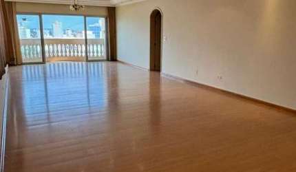 Apartamento muito amplo, andar alto, completo de armários com linda vista panorâmica