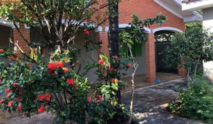 Imóvel localizado em rua com intenso fluxo de veículos, excepcional para investidores. Bairro: Alemães