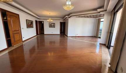 Apartamento amplo, confortável, completo de armários, pronto para morar. Bairro: Centro