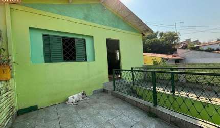 Casa bem simples, para moradia - com terreno grande. Bairro: Jaraguá