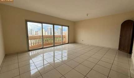 Apartamento amplo, andar alto, pronto para morar, no centro