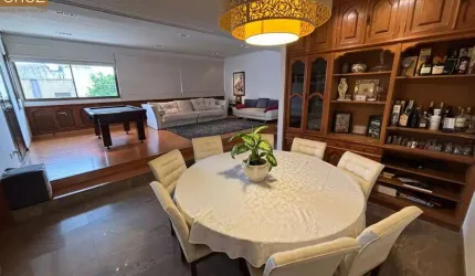 Apartamento amplo, confortável, com localização privilegiada no bairro Alto, pronto para morar.