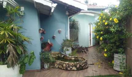 Condomínio com 2 quartos à venda em Vista Alegre - SP