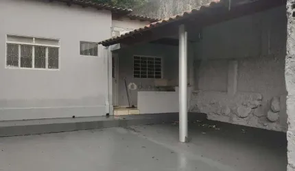 CASA COM 2 QUARTOS NO CENTRO DA CIDADE