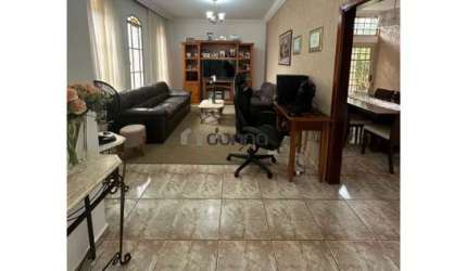 Casa à venda, 2 quartos, 1 suíte, 2 vagas, Jardim Amélia - Uberaba/MG
