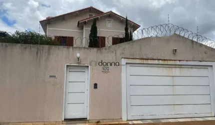 Casa á venda sendo 5 quartos no jardim do lago