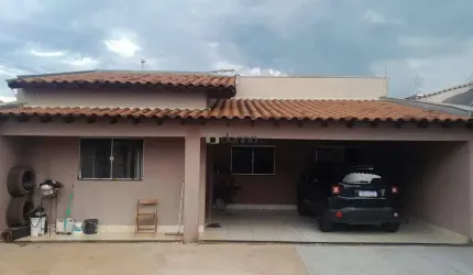 CASA C/ 3 QUARTOS S/ 1 SUÍTE - JARDIM NENE GOMES