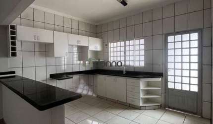 Casa à venda, 3 quartos, 1 suíte, 2 vagas, Parque das Gameleiras - Uberaba/MG