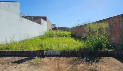 Terreno à venda, com 300m², murado nas laterais no Jardim Maracanã - Uberaba - MG
