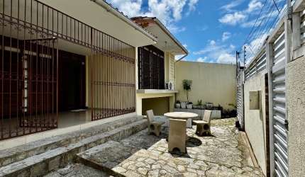 ALUGUEL - CASA AMPLA | 05 DORMITÓRIOS | JAGUARIBE