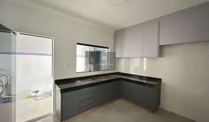 Casa no Bairro Granada com 3/4, 01 suíte, piscina aquecida no valor R$ 850 Mil