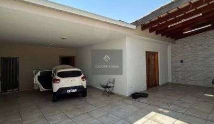 Casa à venda no Bairro Brasil com 3/4 sendo 02 suítes e 4 vagas de garagem