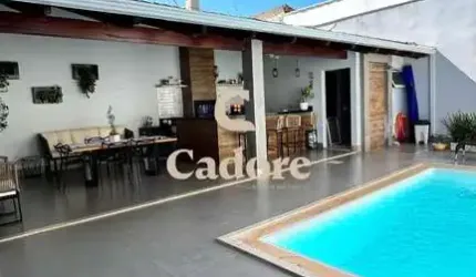 Linda casa de 2 andares no Roosevelt com 4/4 sendo 3 suítes, armários e closet