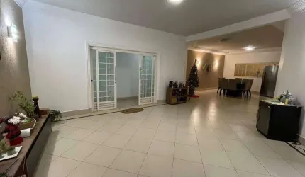 Casa com 4 dormitórios, sendo 2 suítes à venda, 285 m² por R$ 990.000 - Jardim do Lago - Uberaba/MG