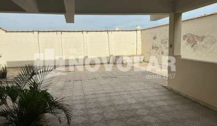 Casa Térrea Dupla com Espaços Generosos e Versáteis em Terreno Amplo