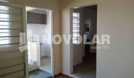 Casa Assobradada para Alugar no Jardim Brasil ? 1 Dormitório e Quintal