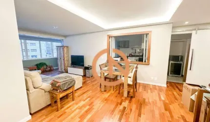 Apartamento reformado no Itaim Bibi com três quartos e uma suíte
