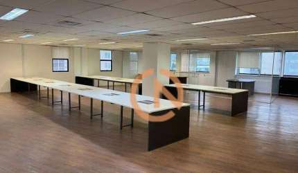 Conjunto comercial com 2 banheiros e 7 vagas no Itaim Bibi
