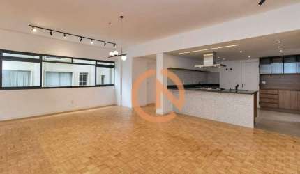Apto reformado com 220m² na rua  Haddock Lobo