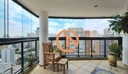 Apartamento em andar altíssimo, com vista livre e varanda