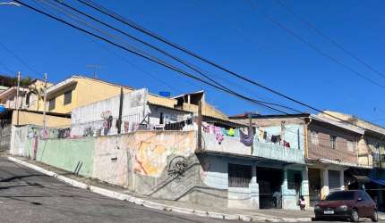 IMÓVEL PARA  RENDA NA VILA MEDEIROS COM 06  CASAS PARA LOCAÇÃO E 2 SALÕES.