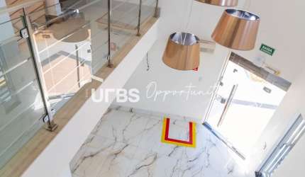 Sobrado para venda ou aluguel - Salas amplas para reuniões e produção, copa e cozinha, banheiros e sala de diretoria, oferecendo toda a infraestrutura necessária para um ambiente de trabalho eficiente