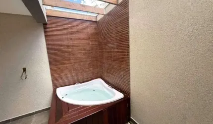 Imperdível: Triplex individual  à venda em localização privilegiada no Bairro Maracanã e Praia Grande.