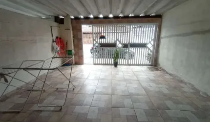 Sobrado de 3 dormitórios no bairro Vila Mirim em Praia Grande.