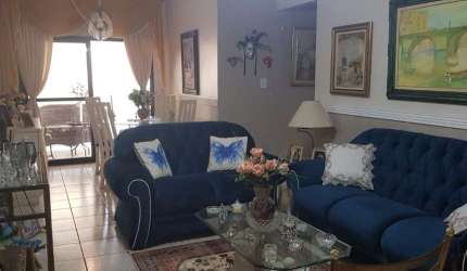 LINDO Apartamento 2 dormitórios,  sala 2 ambientes com teto decorativo em gesso, sacada envidraçada, elevador, na Vila Guilhermina em Praia Grande!