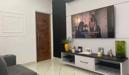 Imperdível oportunidade: Casa à venda na Guilhermina, Praia Grande-SP! 3 quartos, 1 suíte, 1 sala, 3 banheiros, 2 vagas, 195m². Venha conferir!