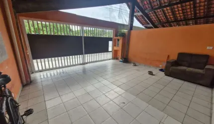 Ampla Casa Geminada próxima a Praia na Vila Mirim em Praia Grande