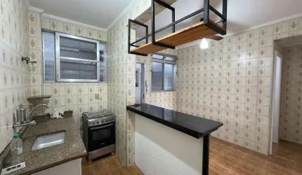 Apartamento à venda na Guilhermina, Praia Grande-SP: 2 quartos, 1 banheiro, 1 vaga, 45m² de área. Confira já!