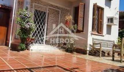 Casa com 4 quartos à venda na Travessa Luiz Rossetti, 31, Azenha, Porto Alegre por R$ 957.000